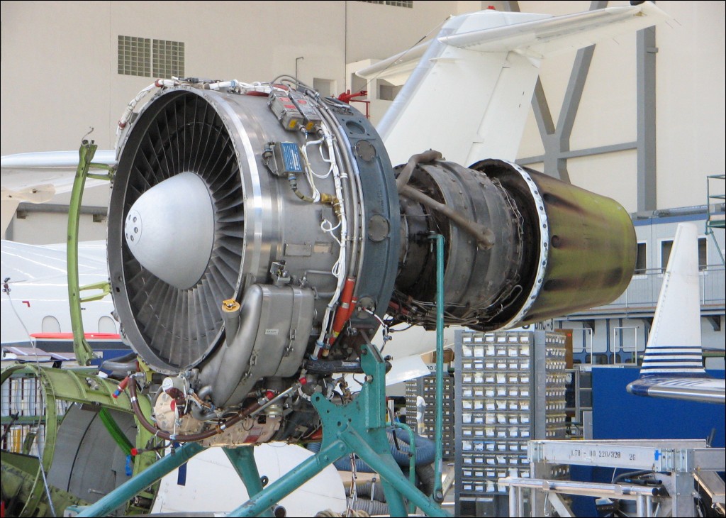 Турбовентиляторный двигатель (ТВРД) и его дальнйшее развитие - турбовинтовентиляторный двигатель (ТВВД). Экономичность + тяга. Турбовентиляторный двигатель (ТВРД) и его дальнйшее развитие - турбовинтовентиляторный двигатель (ТВВД). Экономичность + тяга.